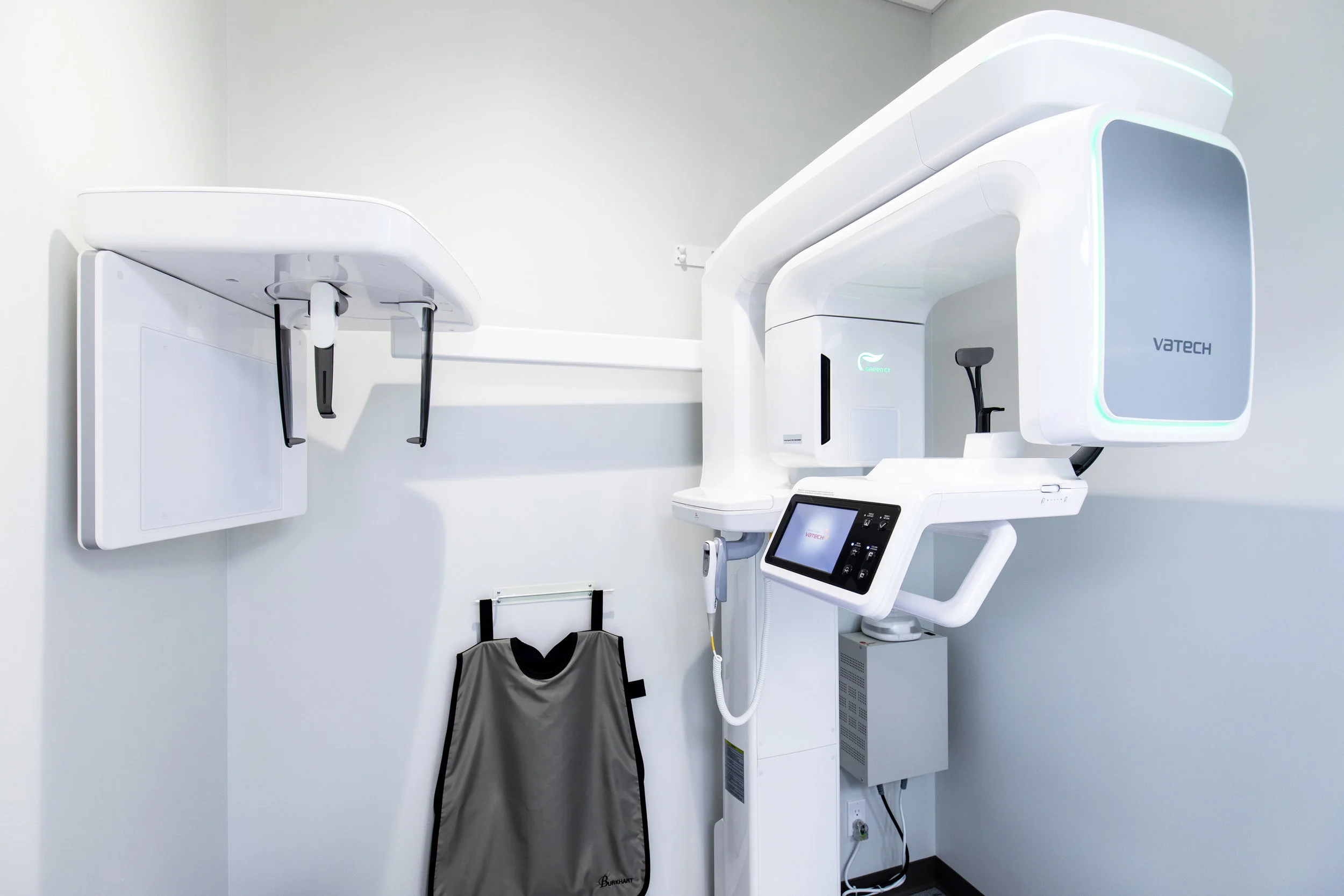 CBCT 3D scanning technology for dental implants.